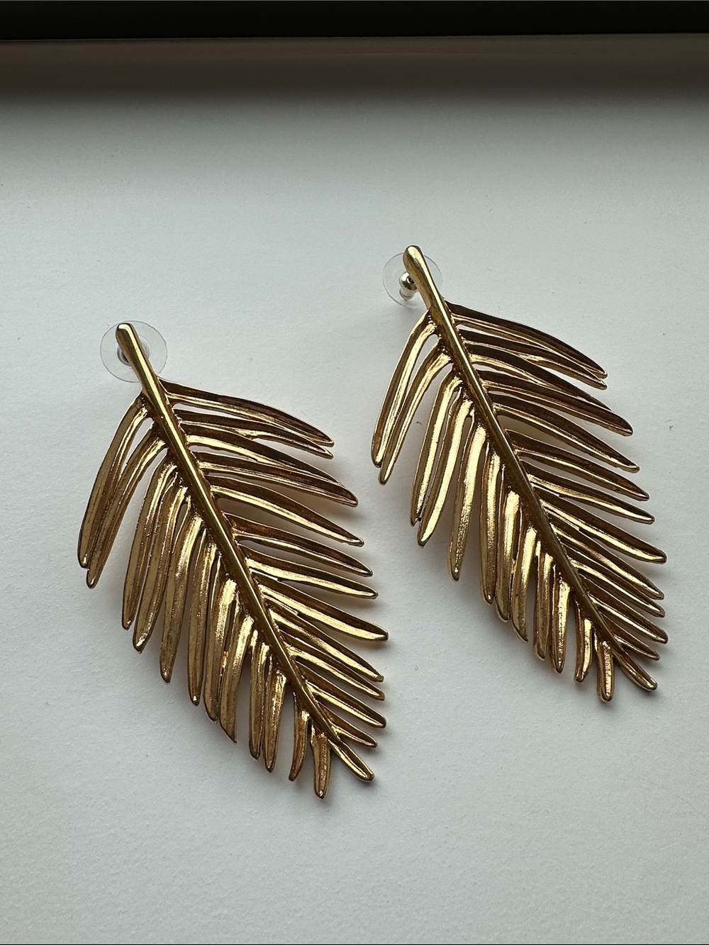 Oscar de la Renta Leaf Drop Earrings in Gold
